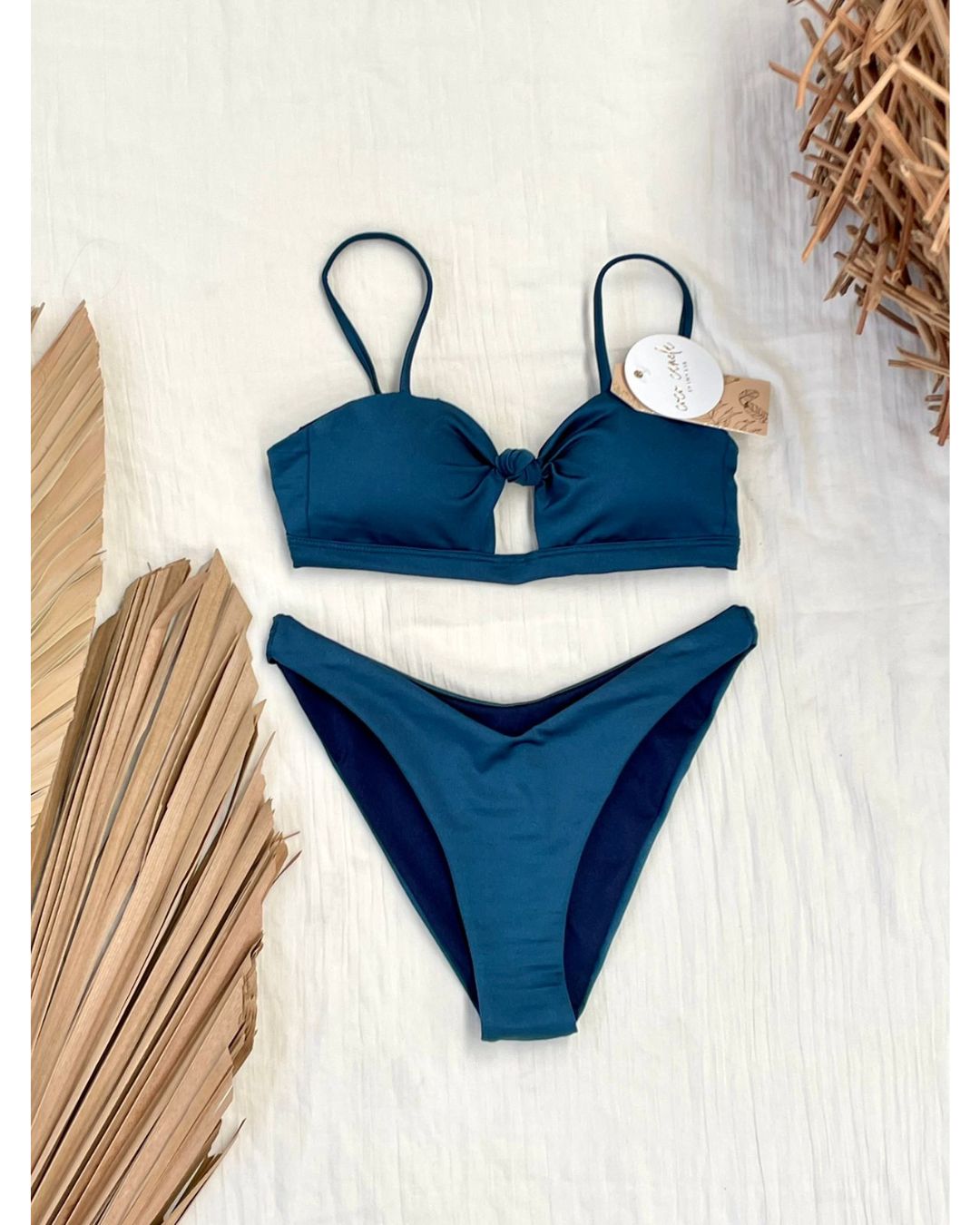 Bikini Pierna Alta & Top Nudo