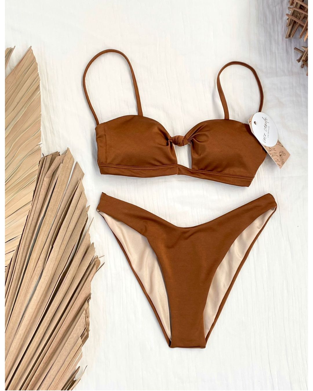 Bikini Pierna Alta & Top Nudo