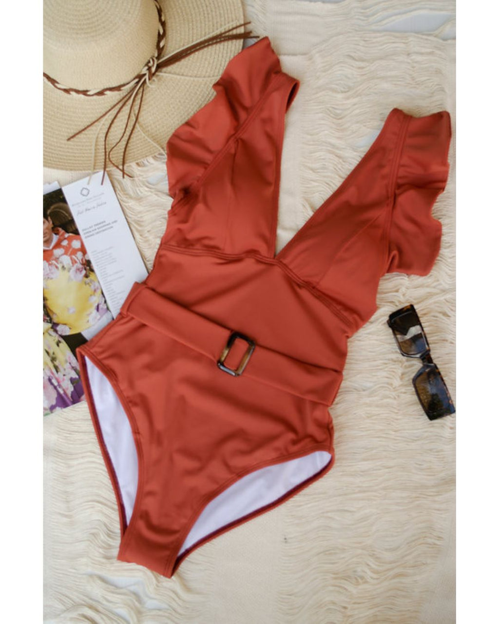 Completo Liso con Escote, Cinturón de Hebilla & Control de Abdomen